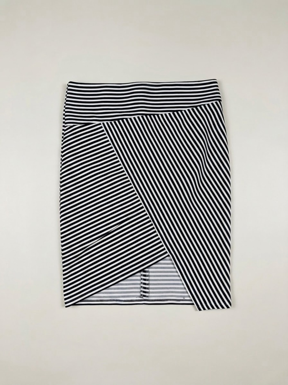 Forever 21, Curvy Size 2X, Y2K Black & White Striped Pencil Skirt